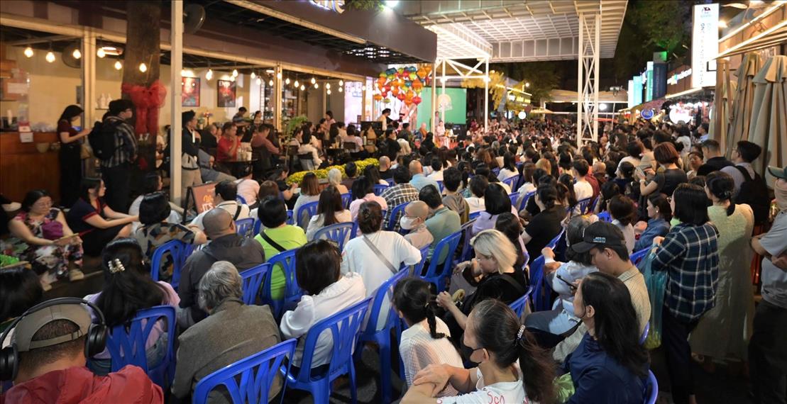 thien-su-ajahn-brahm-den-viet-nam (4).jpg